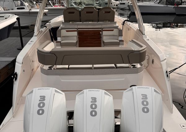 Tiara Yachts 38 LS image