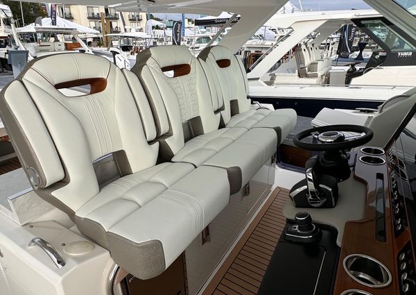 Tiara Yachts 38 LS image