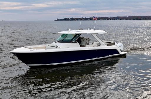 Tiara Yachts 38 LS image