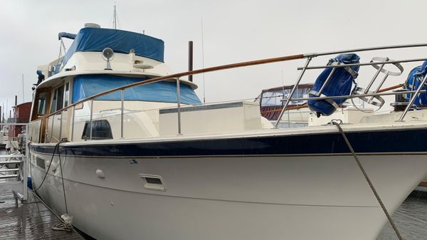 Hatteras 53