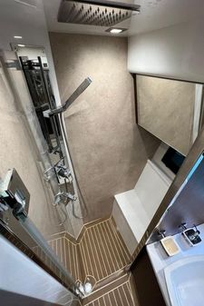 Galeon 550 Fly image