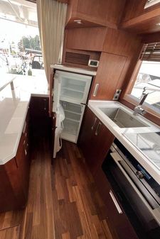 Galeon 550 Fly image