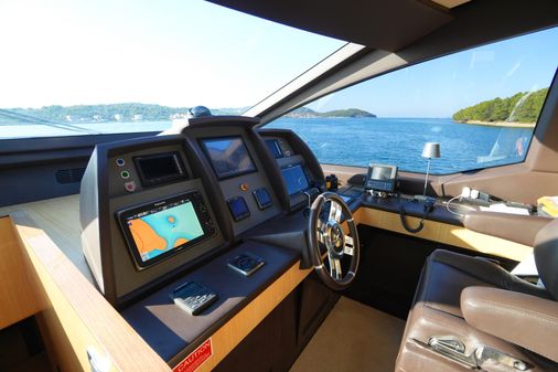 Azimut 84 image