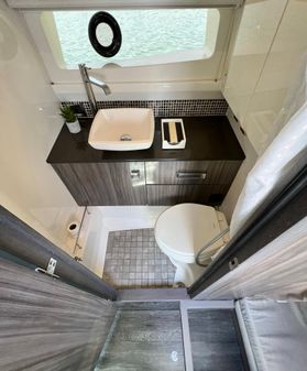 Sea Ray SLX 400 image