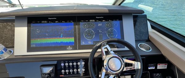 Sea Ray SLX 400 image