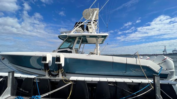 Boston Whaler 380 Outrage