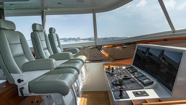 Broward Raised Pilothouse image