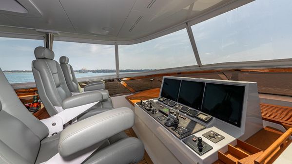 Broward Raised Pilothouse image