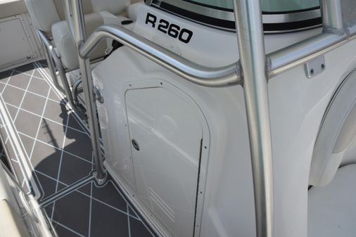 Robalo R260 Center Console image