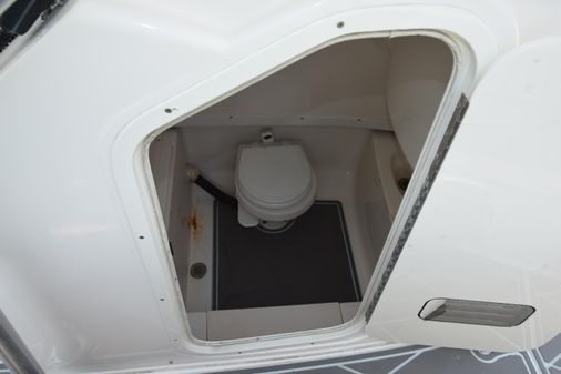 Robalo R260 Center Console image