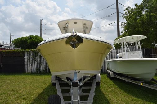 Robalo R260 Center Console image