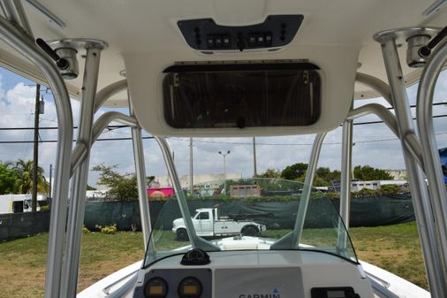 Robalo R260 Center Console image