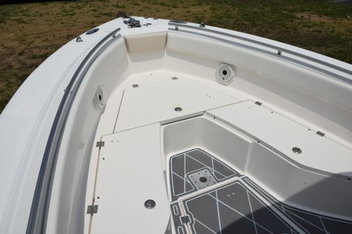 Robalo R260 Center Console image