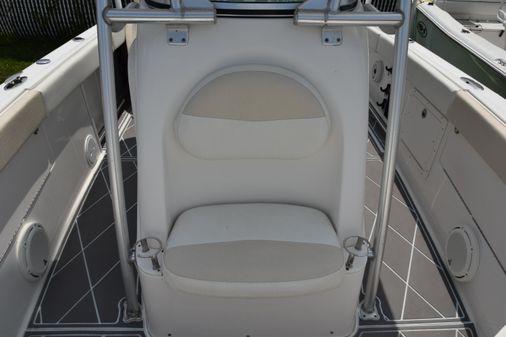 Robalo R260 Center Console image