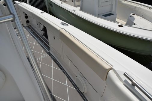 Robalo R260 Center Console image