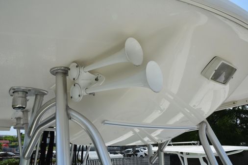 Robalo R260 Center Console image