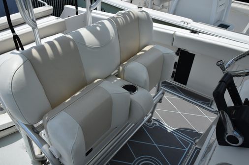 Robalo R260 Center Console image