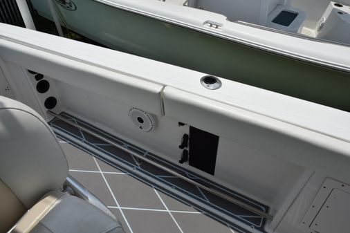 Robalo R260 Center Console image