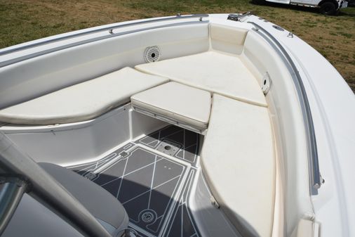 Robalo R260 Center Console image