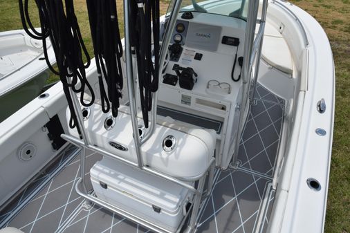 Robalo R260 Center Console image