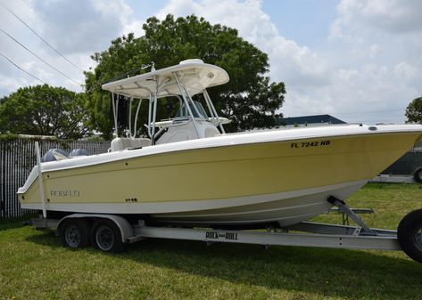 Robalo R260 Center Console image