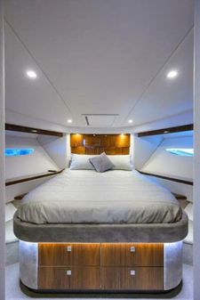 Riviera 6000 Sport Yacht image