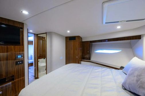 Riviera 6000 Sport Yacht image