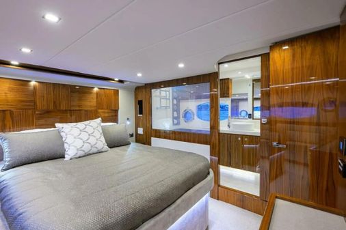 Riviera 6000 Sport Yacht image