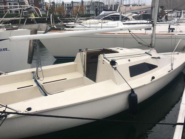 martin 242 sailboat