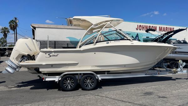 Scout 255 Dorado