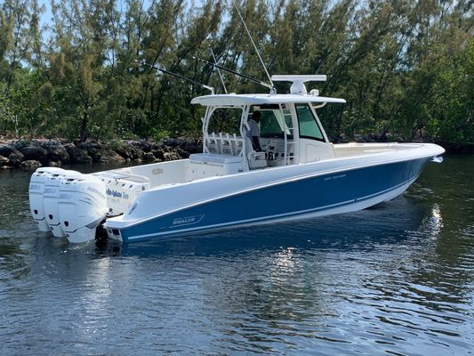 Boston-whaler 350-OUTRAGE - main image