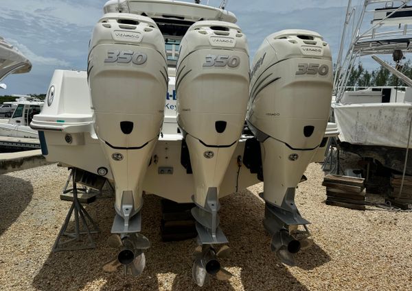 Boston-whaler 350-OUTRAGE image