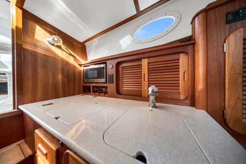 Hinckley Picnic Boat 37 MKIII image
