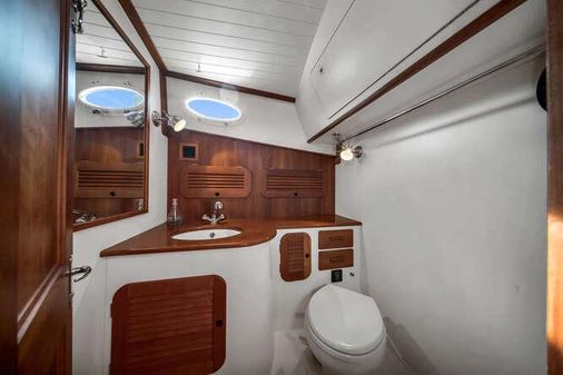 Hinckley Picnic Boat 37 MKIII image
