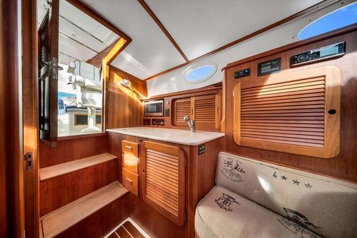 Hinckley Picnic Boat 37 MKIII image