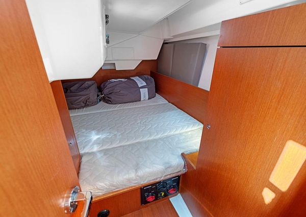 Beneteau Oceanis 38.1 image