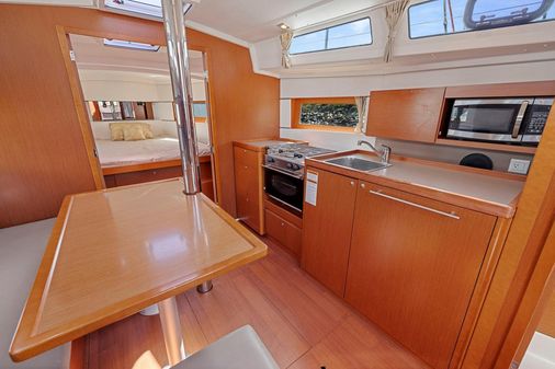 Beneteau Oceanis 38.1 image