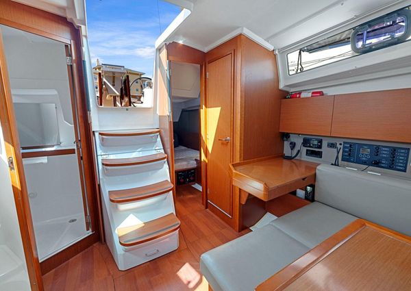 Beneteau Oceanis 38.1 image