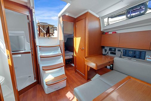 Beneteau Oceanis 38.1 image