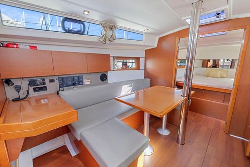 Beneteau Oceanis 38.1 image