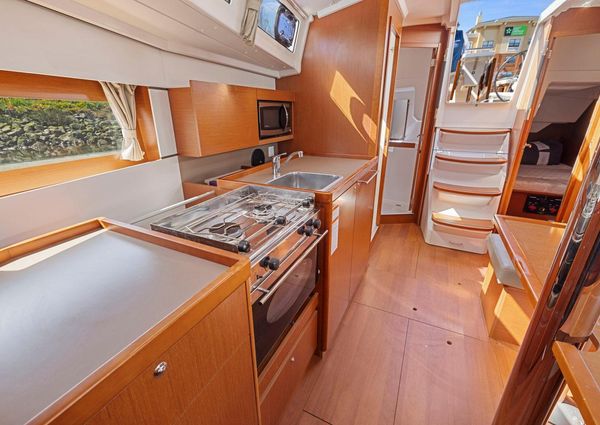 Beneteau Oceanis 38.1 image