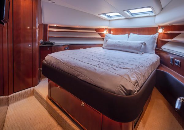 Meridian 580 Pilothouse image