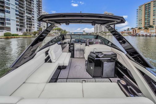 Cruisers-yachts 338-BOW-RIDER image