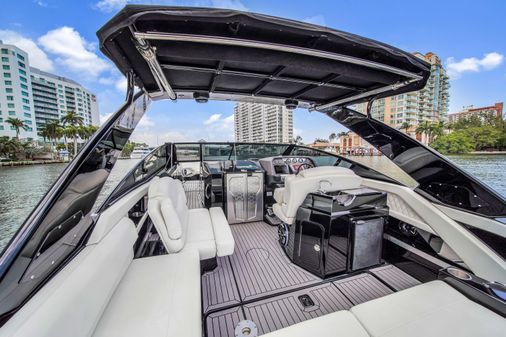 Cruisers-yachts 338-BOW-RIDER image