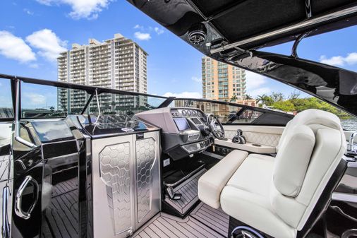 Cruisers-yachts 338-BOW-RIDER image