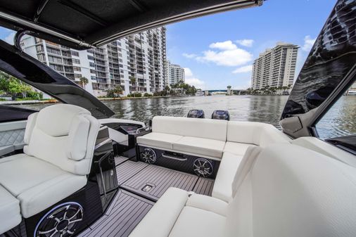 Cruisers-yachts 338-BOW-RIDER image