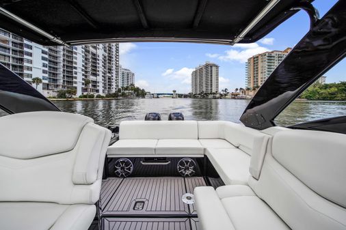 Cruisers-yachts 338-BOW-RIDER image