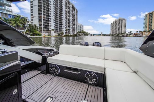 Cruisers-yachts 338-BOW-RIDER image