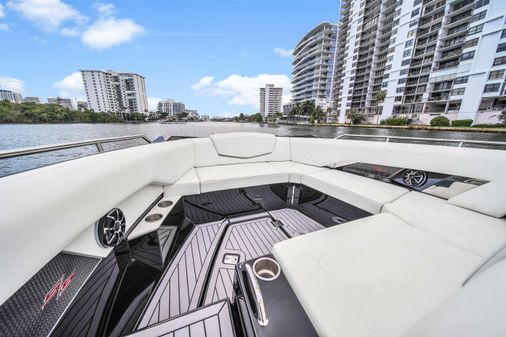 Cruisers-yachts 338-BOW-RIDER image