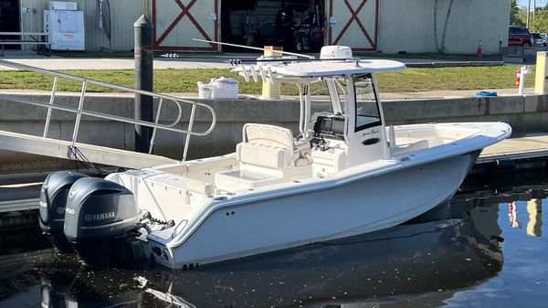 Sea Hunt Gamefish 27 with Coffin Box 